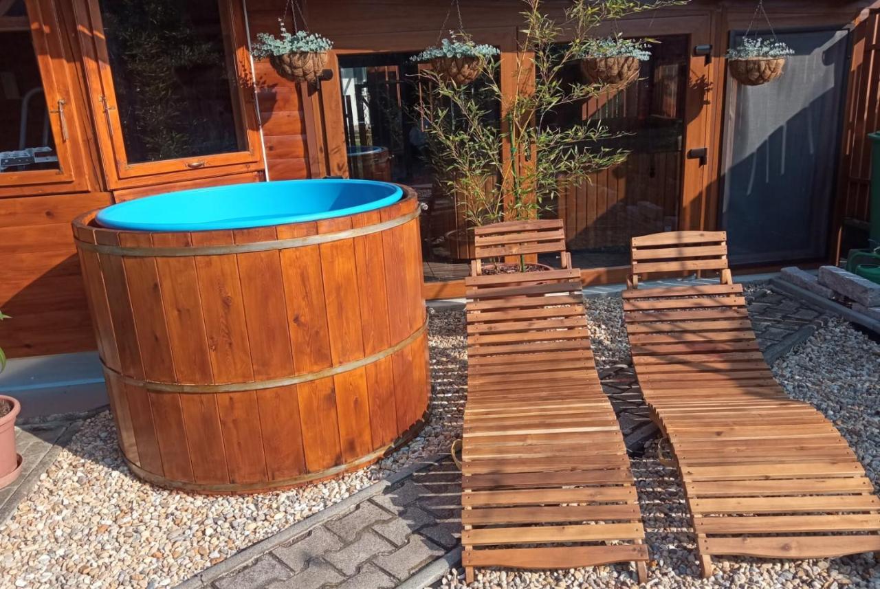 Mediterran Apartman Es Vendeghaz Hajdúszoboszló Kültér fotó