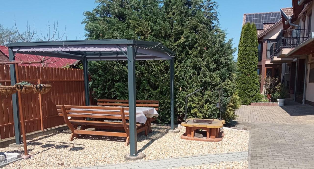 Mediterran Apartman Es Vendeghaz Hajdúszoboszló Kültér fotó
