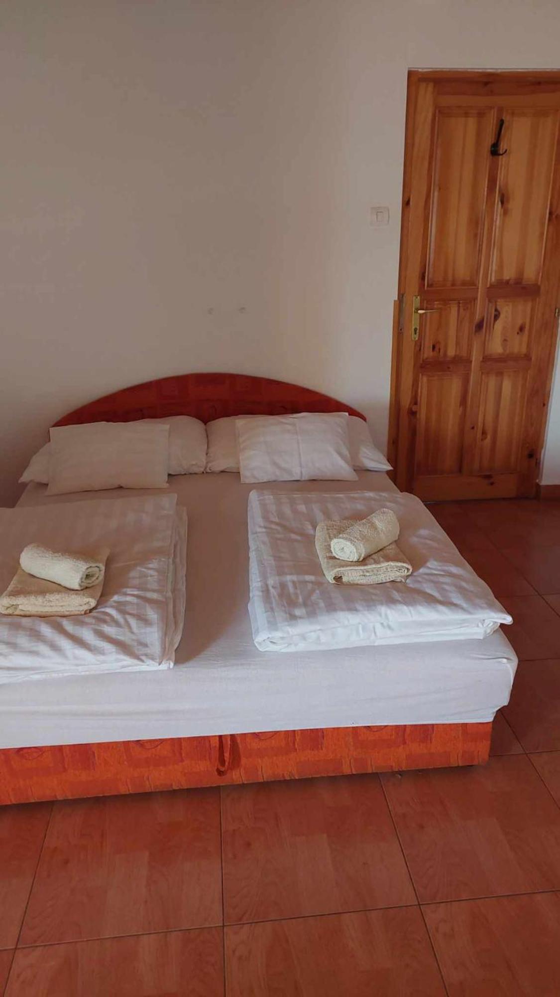 Mediterran Apartman Es Vendeghaz Hajdúszoboszló Kültér fotó