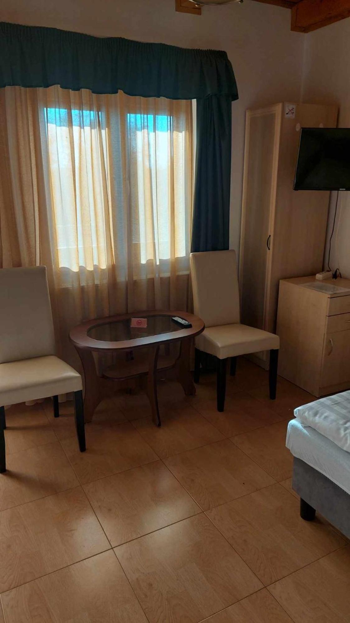 Mediterran Apartman Es Vendeghaz Hajdúszoboszló Kültér fotó
